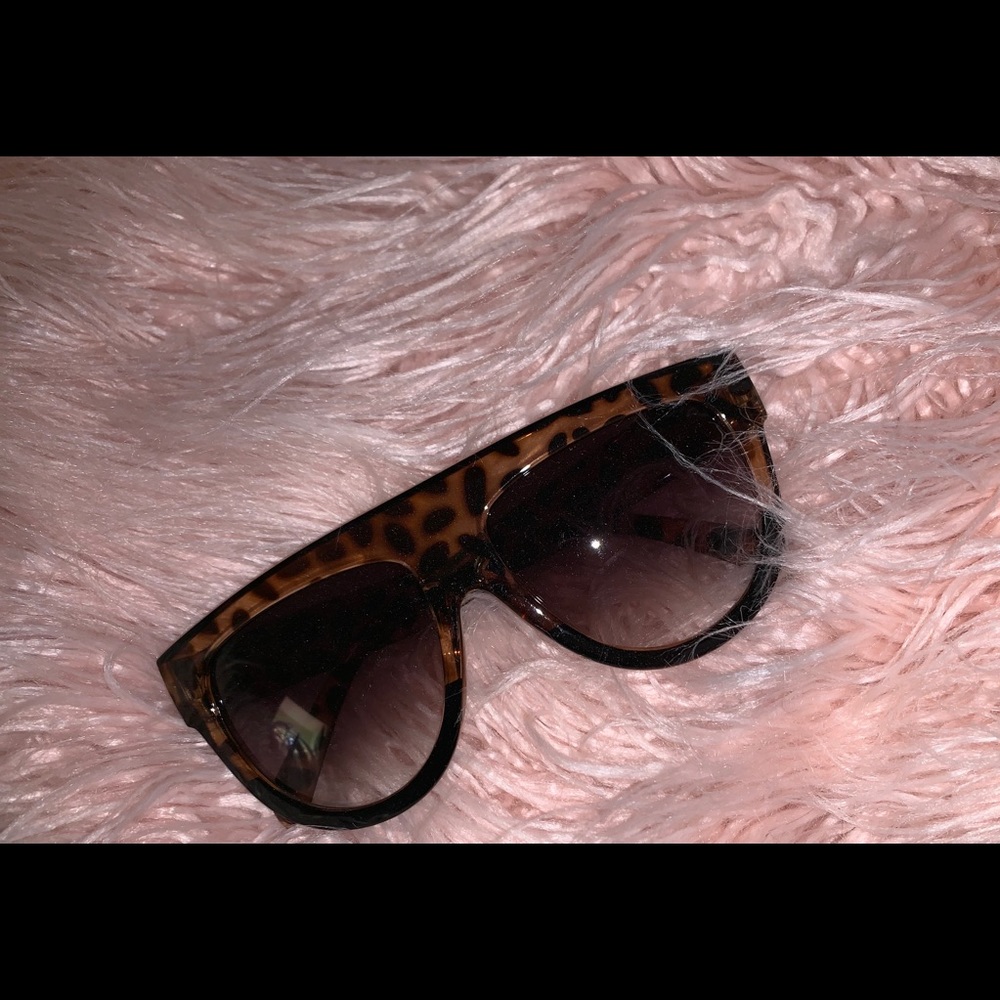 Women’s sunglasses- brand new
